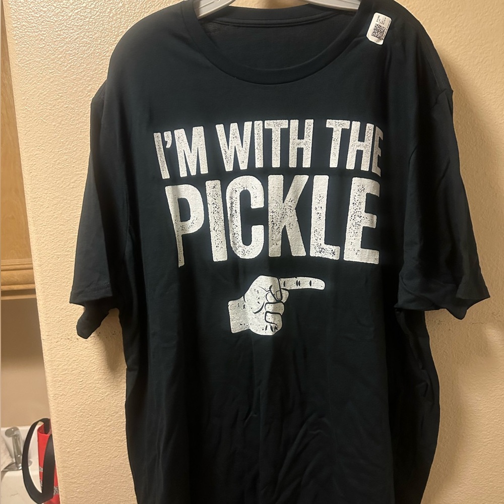 Men’s I’m With The Pickle T-shirt